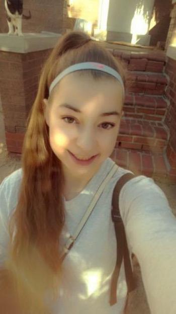 Danni, 23  female escort, Saint Louis