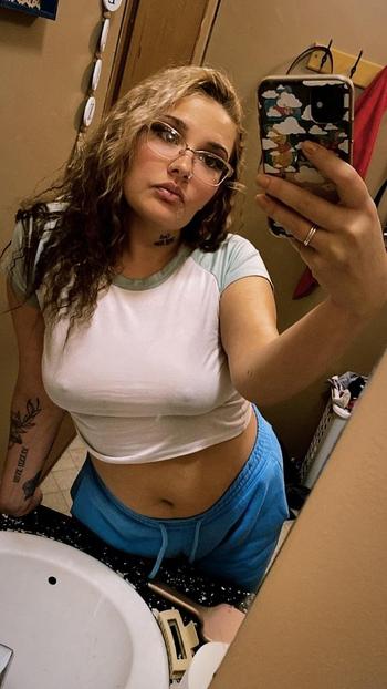 Courtney, 27  female escort, St Louis