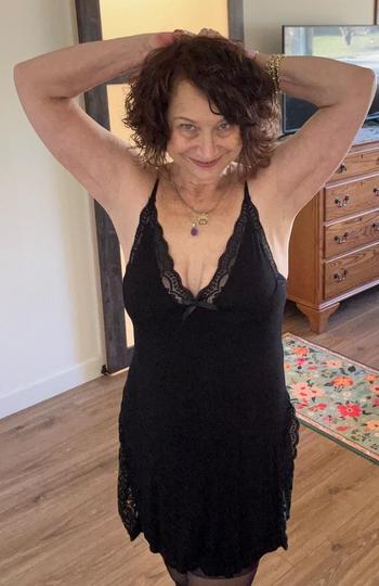 Patty, 65  female escort, St Louis