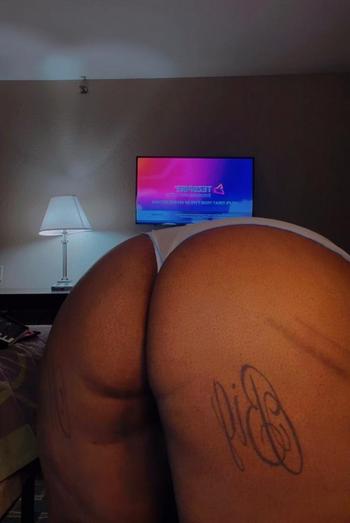 Tink, 22  female escort, St Louis