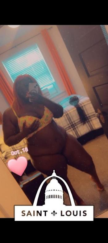 Robin , 25  female escort, St Louis