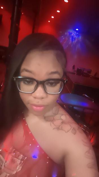 Ri, 24  female escort, St Louis