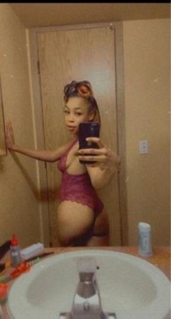 803-869-2290, 24  female escort, St Louis