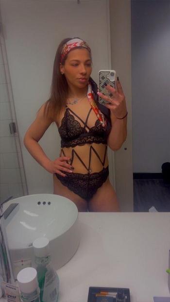 Honeyy, 28  female escort, St Louis